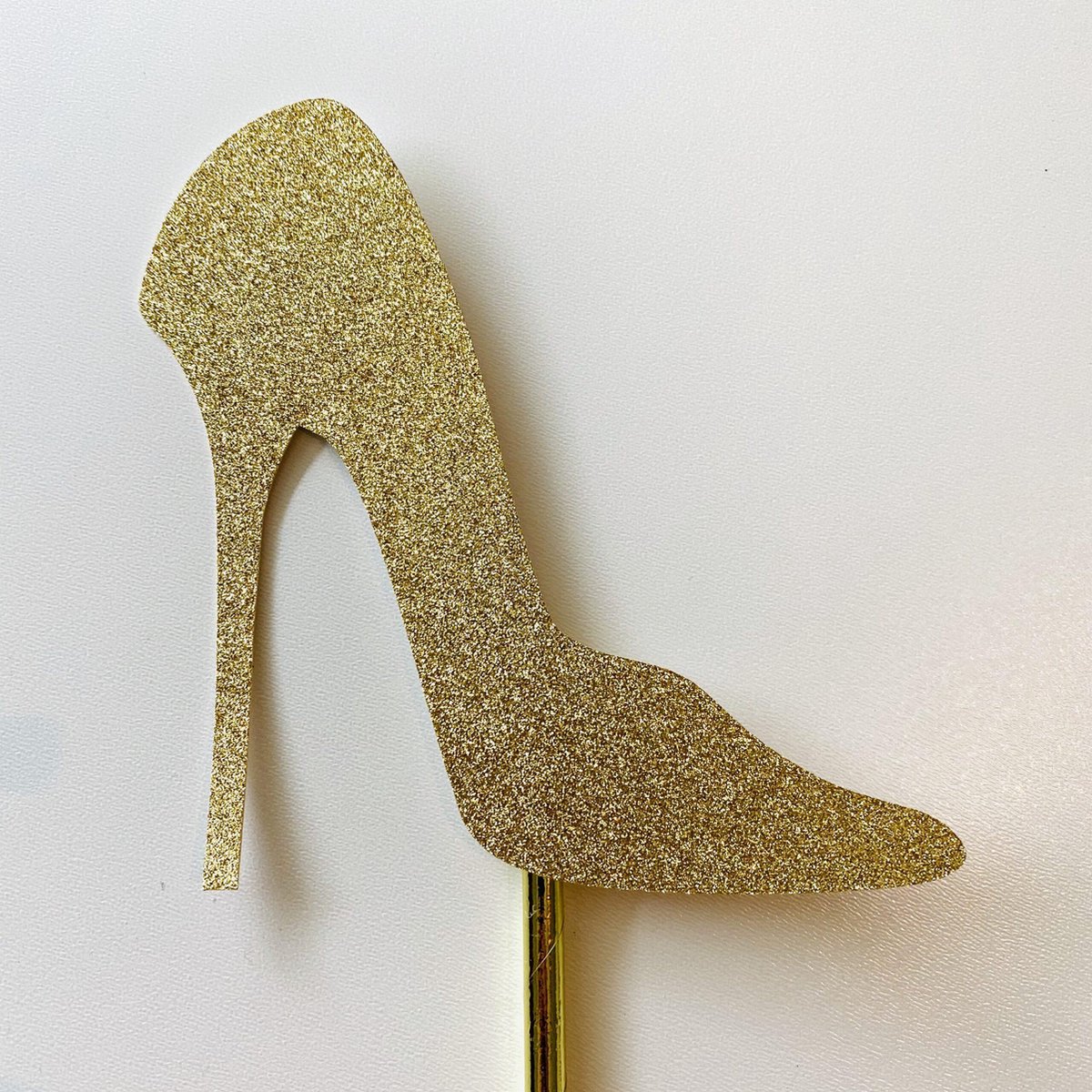 Taarttopper | Cake topper | Taartversiering I Hoge pump| Goud glitter | karton | 12 cm